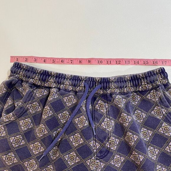 Urban Outfitters Fleece Lined Drawstring Shorts Men’s Size L Purple Geometric Pa - Picture 8 of 8